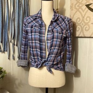 Splendid button down plaid shirt. Sz small periwinkle and pink stripped cuff